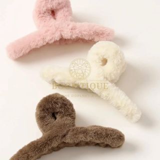 Plyšové štipce – mäkučký must-have! 🧸 Aj tieto nájdete u nás – veľa druhov, farieb a veľkostí. Sú jemné k vlasom, krásne...